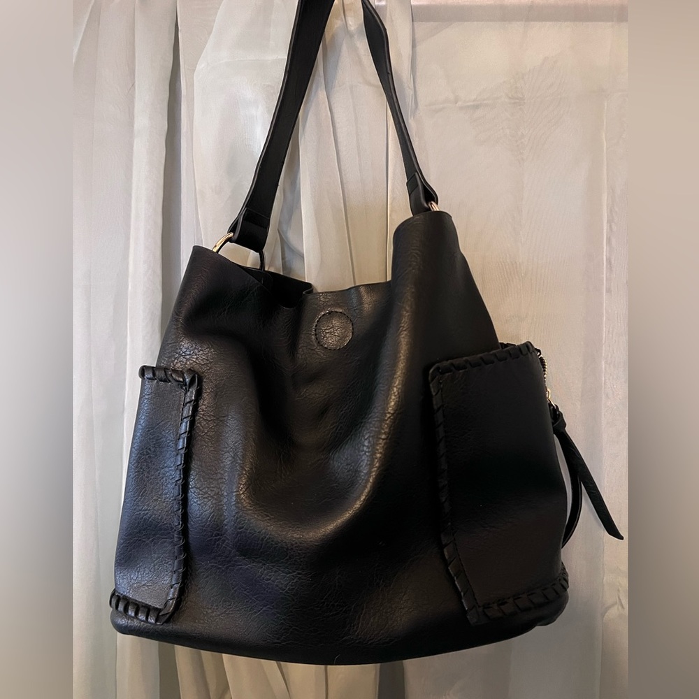 Gorgeous, leather shoulder bag with velvet maker, unknown new never used